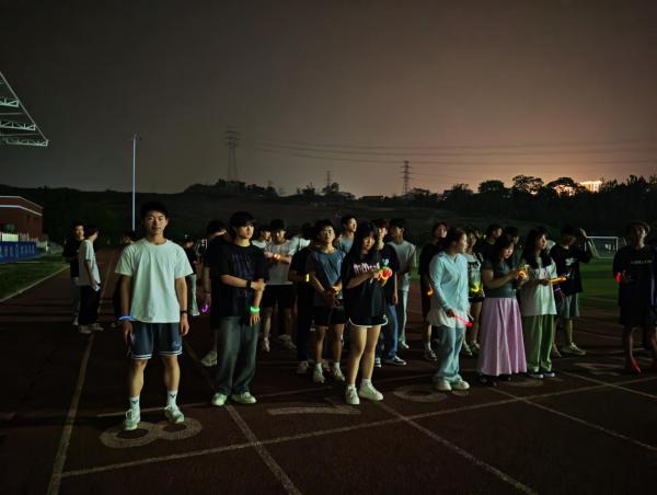 智能汽车与建筑工程学院 “荧辉破夜幕，跃步踏流光” 跑步活动（一至三期）圆满举行