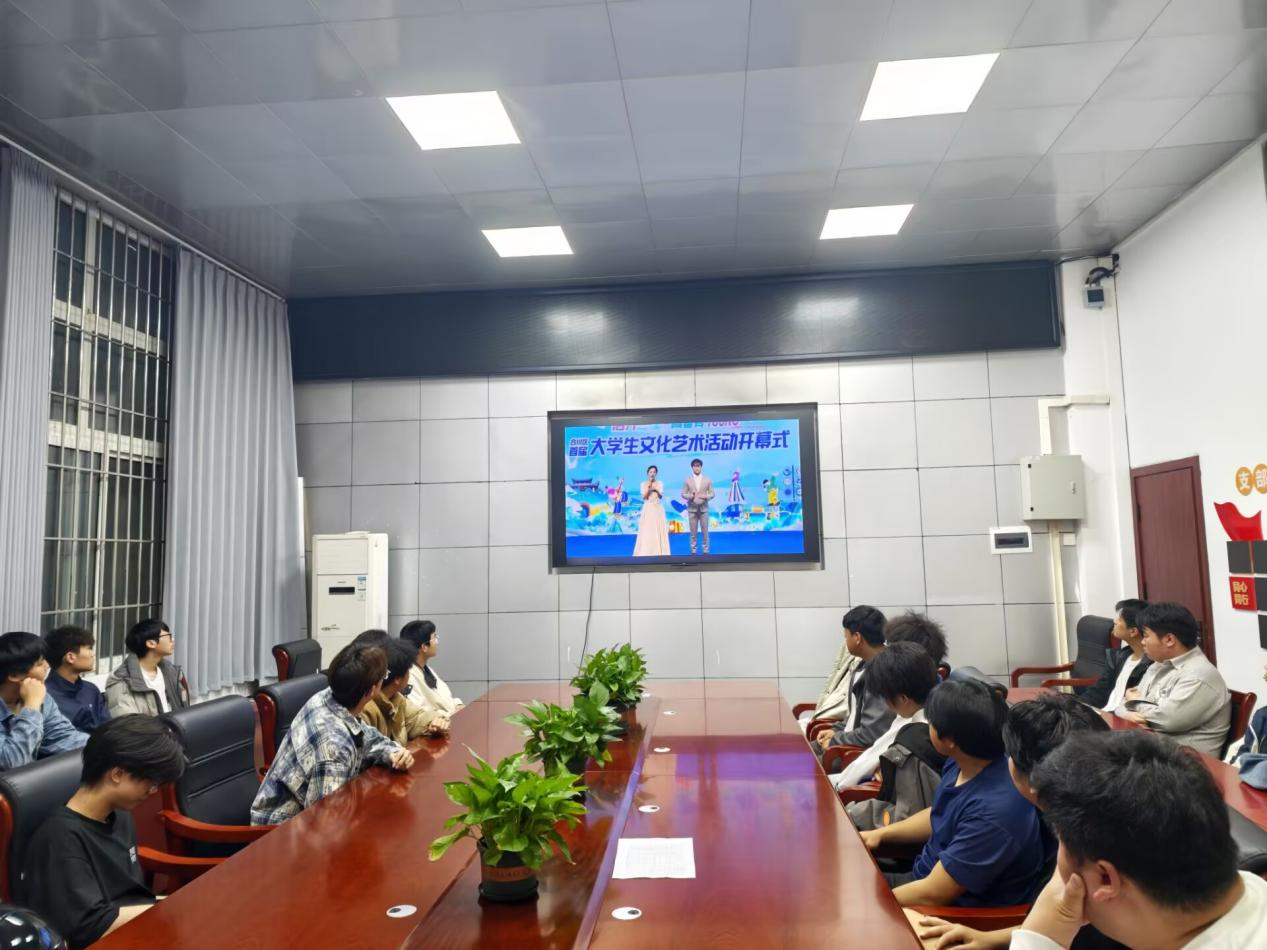 我院组织学生线上线下同步观看合川区首届大学生文化艺术活动开幕式