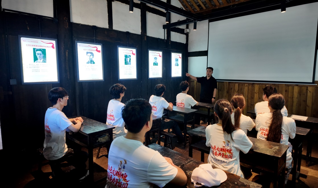 树立践行正确政绩观 担当实干促发展 智能制造与汽车学院党支部开展主题党日活动